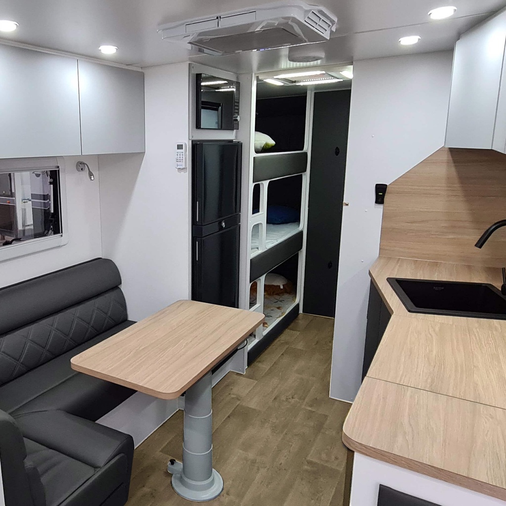 Wanderer 21' | $92,990